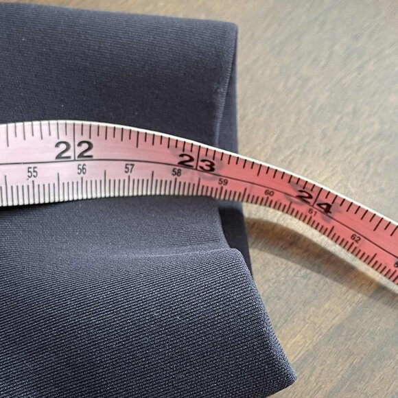 Lululemon Enough Puff Reversible Jacket - Mauve Stone/Black - VEUC - FITS LARGE! - Picture 13 of 14